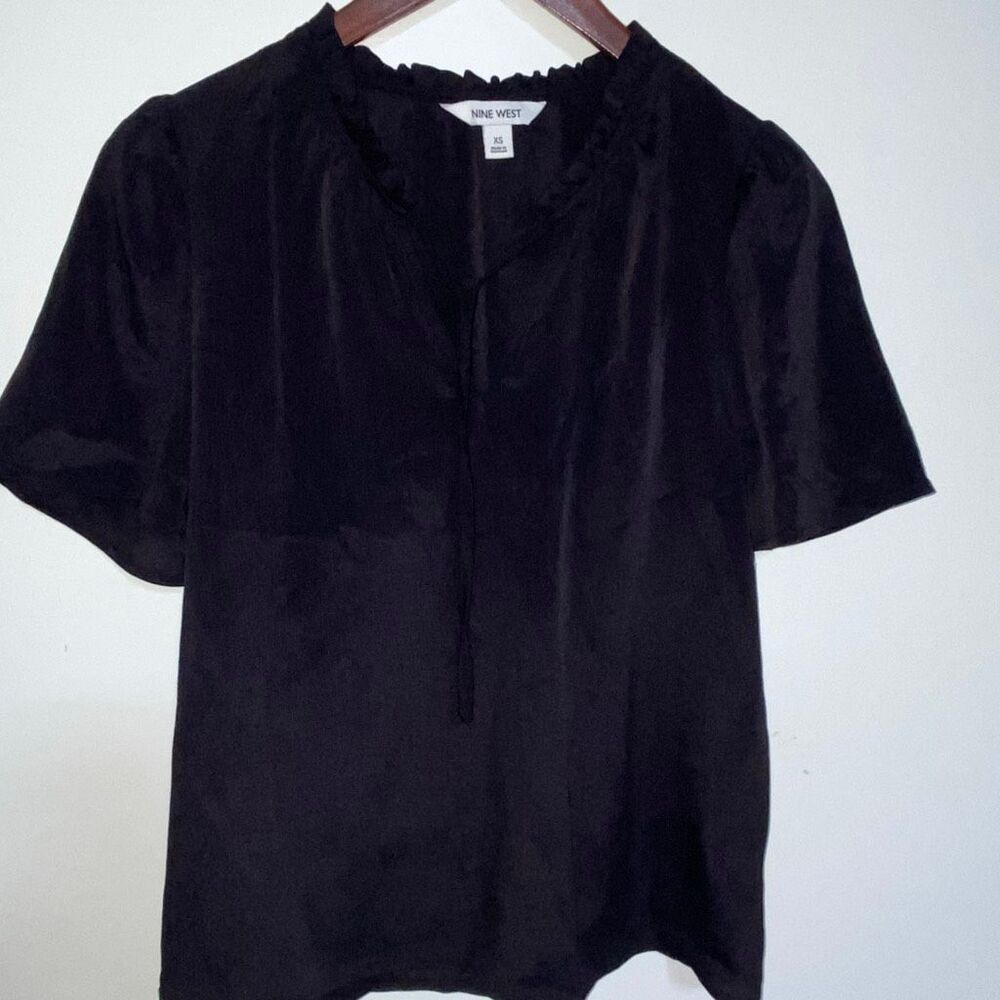 Nine West Women's Black Ruffled Tie Neck Short Sleeve Blouse Size XS NWT